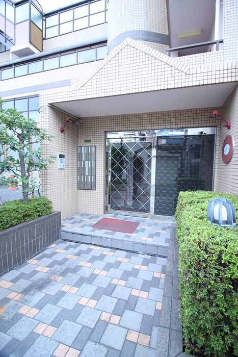 物件外観写真3　(エントランス部分)