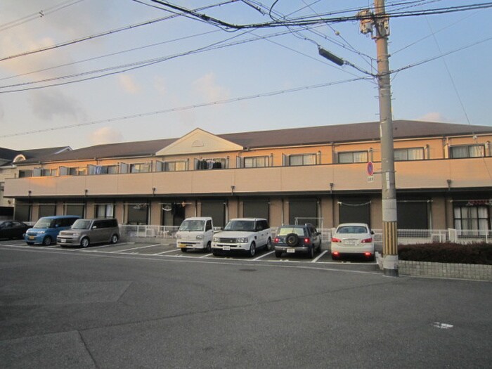 物件外観写真4　(駐車場)