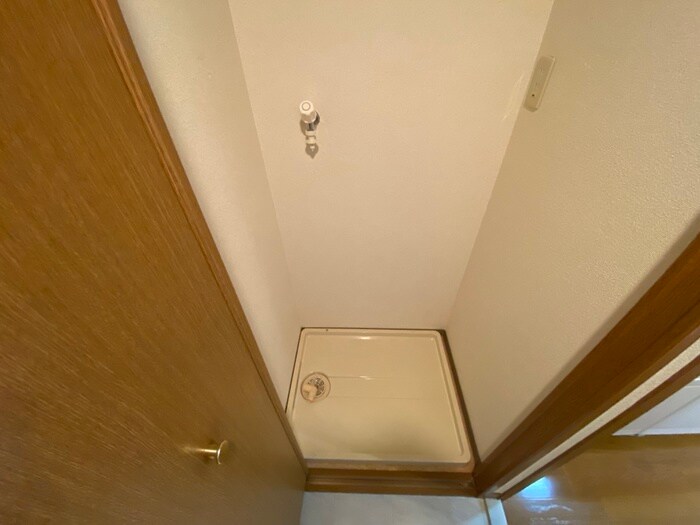 物件内観写真12　(洗濯機置場)