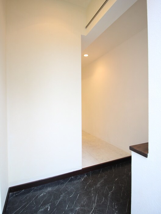 物件内観写真7　(玄関)