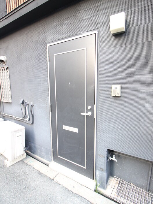 物件外観写真4　(エントランス部分)