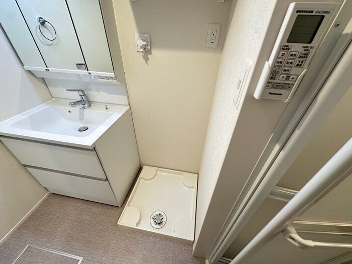 物件内観写真16　(洗濯機置場)