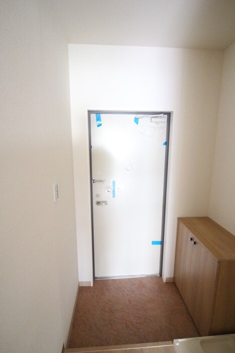 物件内観写真7　(玄関)