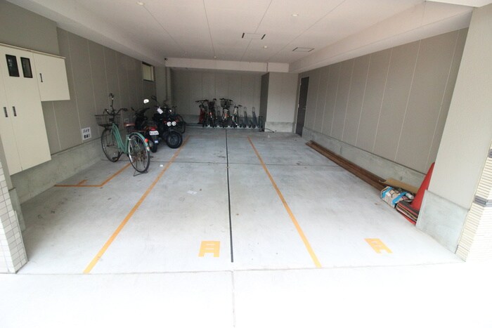 物件外観写真5　(駐車場)