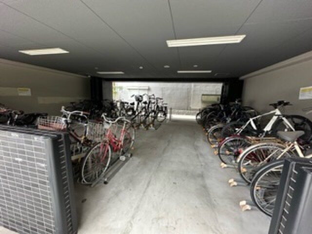 物件外観写真3　(駐輪場)