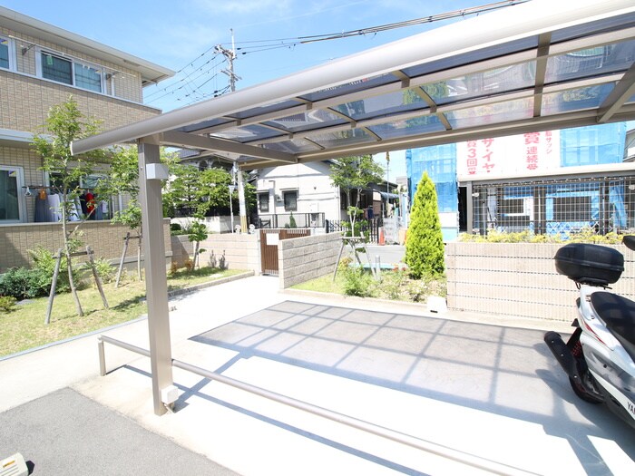 物件外観写真4　(駐輪場)