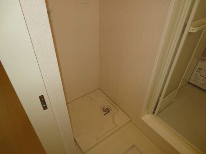 物件内観写真12　(洗濯機置場)