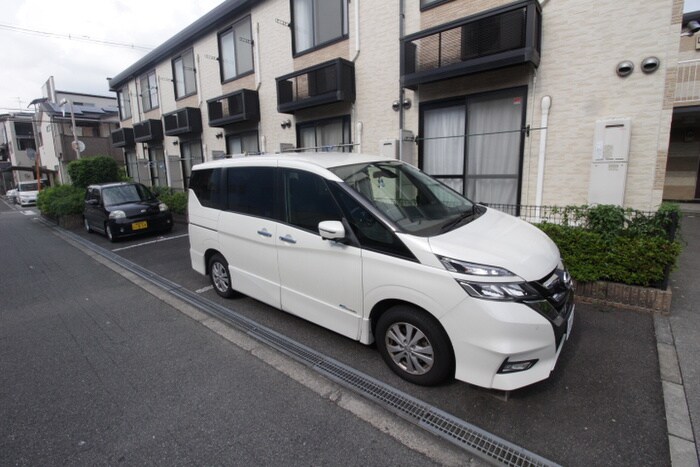 物件外観写真3　(駐車場)