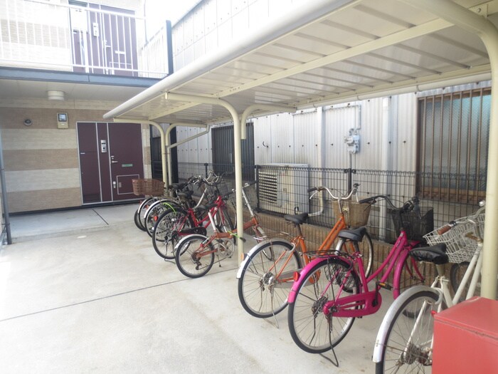 物件外観写真4　(駐輪場)