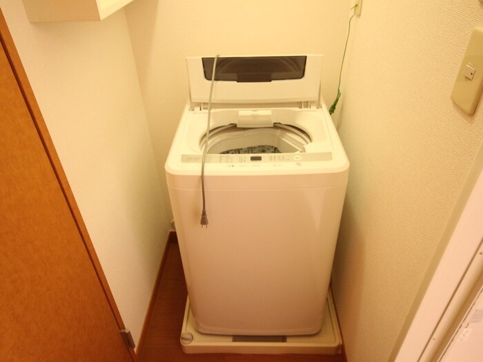 物件内観写真14　(洗濯機置場)