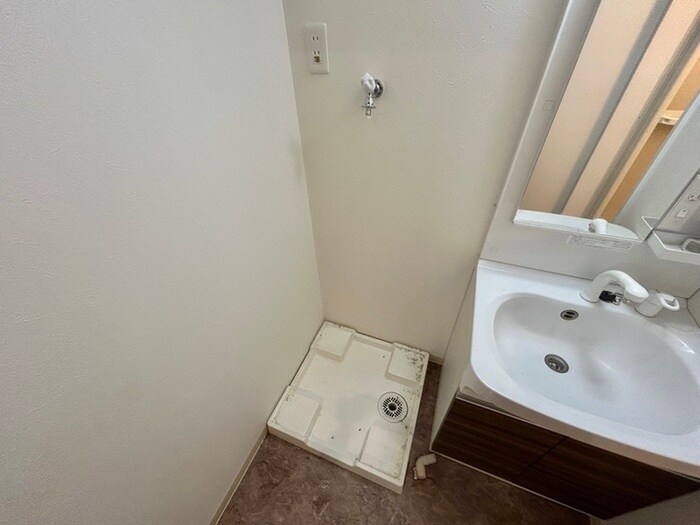 物件内観写真13　(洗濯機置場)