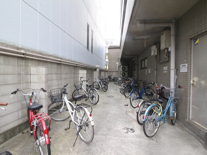物件外観写真4　(駐輪場)