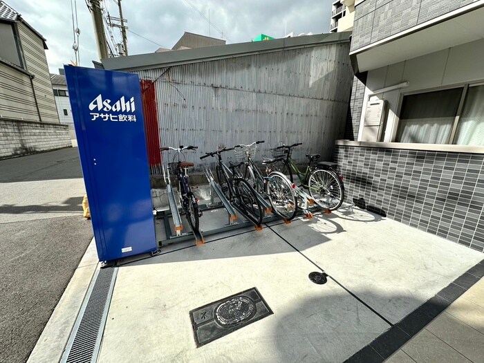 物件外観写真3　(駐輪場)