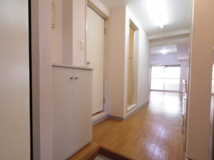 物件内観写真16　(玄関)