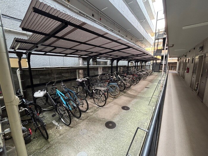 物件外観写真5　(駐輪場)