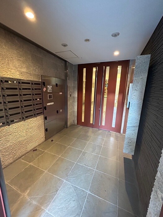 物件外観写真5　(エントランス部分)