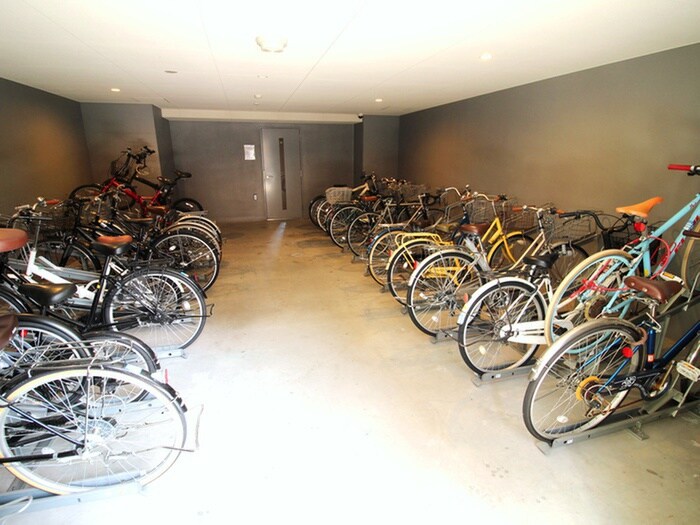 物件外観写真4　(駐輪場)