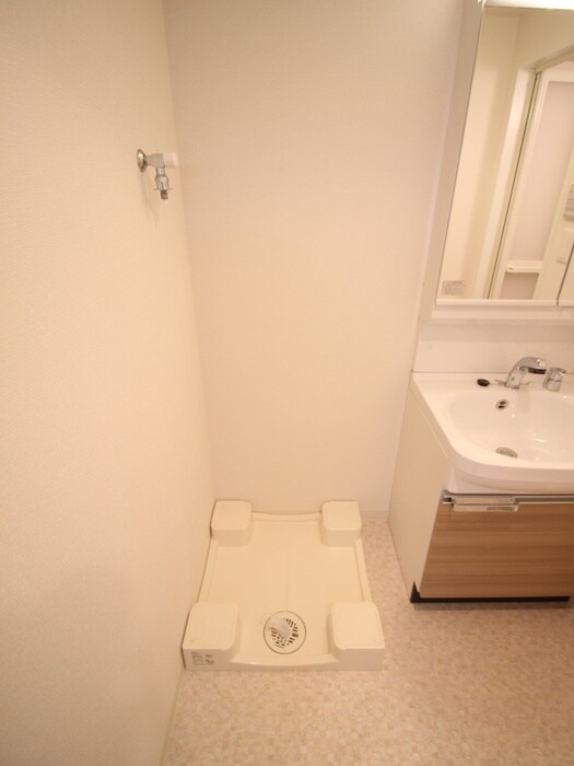 物件内観写真10　(洗濯機置場)