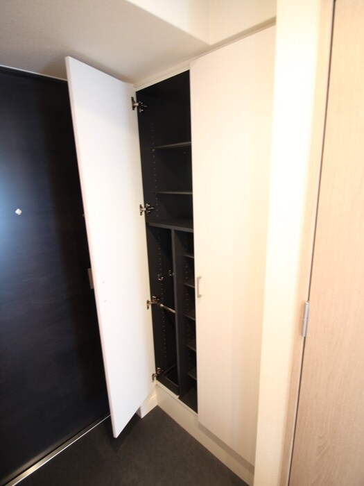 物件内観写真16　(玄関)