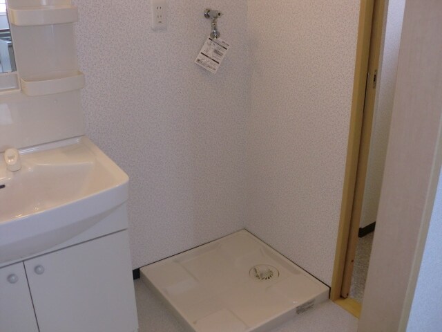 物件内観写真12　(洗濯機置場)