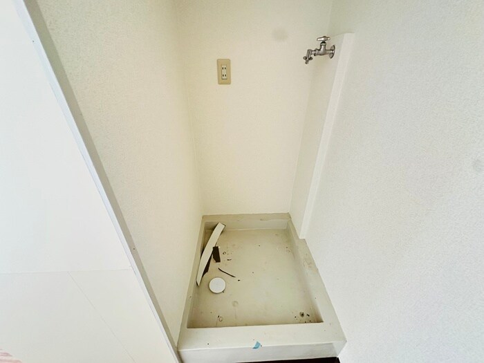 物件内観写真13　(洗濯機置場)