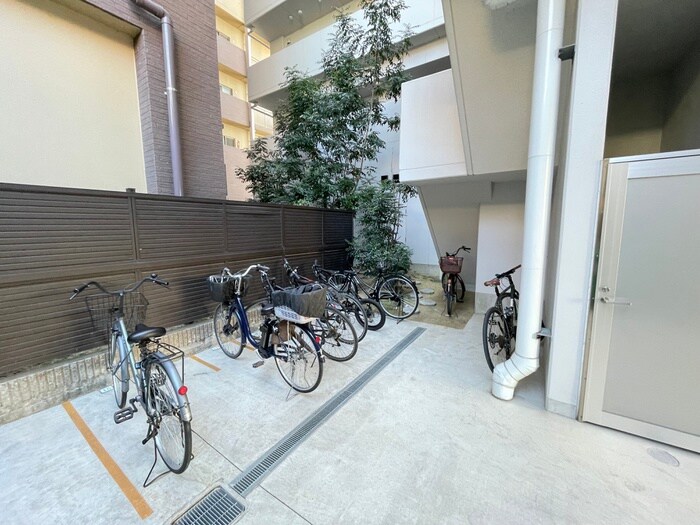 物件外観写真6　(駐輪場)