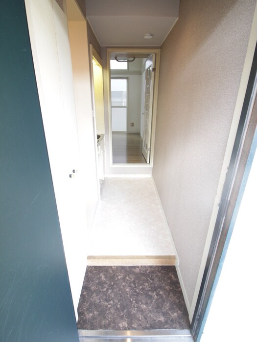 物件内観写真12　(玄関)