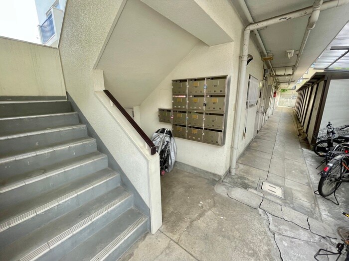 物件外観写真4　(エントランス部分)