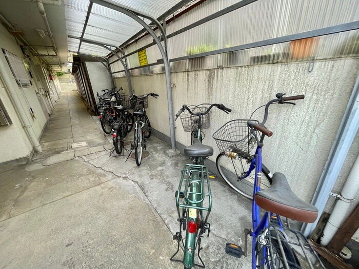 物件外観写真5　(駐輪場)