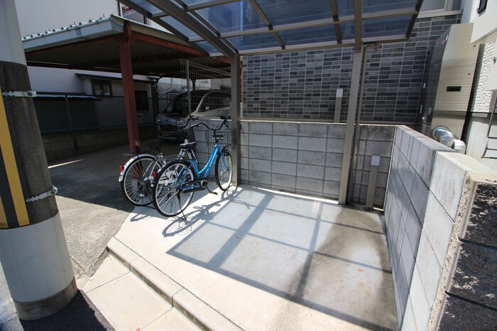 物件外観写真2　(駐輪場)