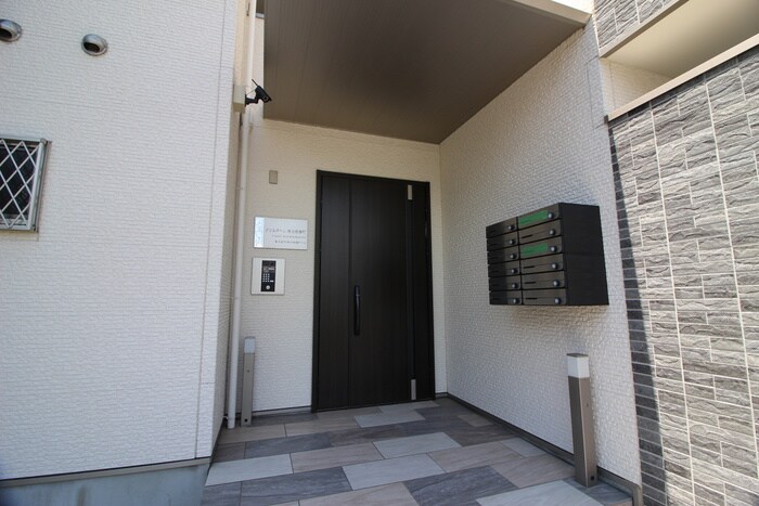 物件外観写真3　(エントランス部分)