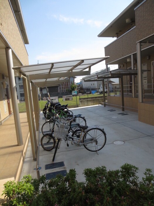 物件外観写真3　(駐輪場)