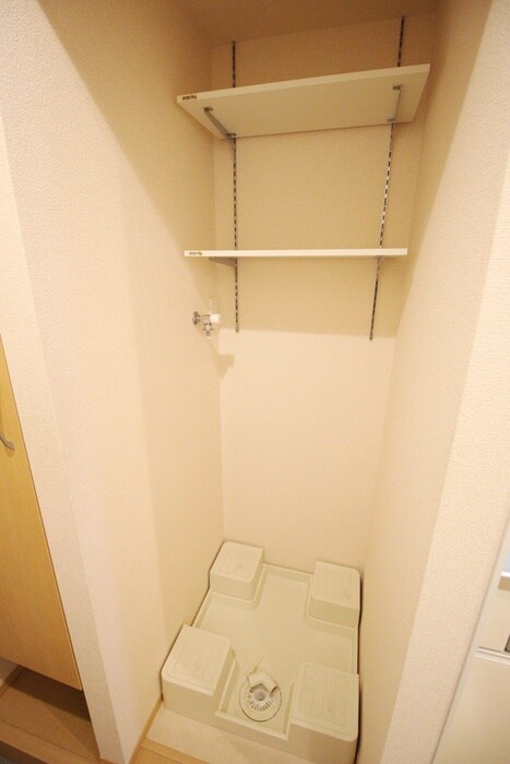 物件内観写真14　(洗濯機置場)