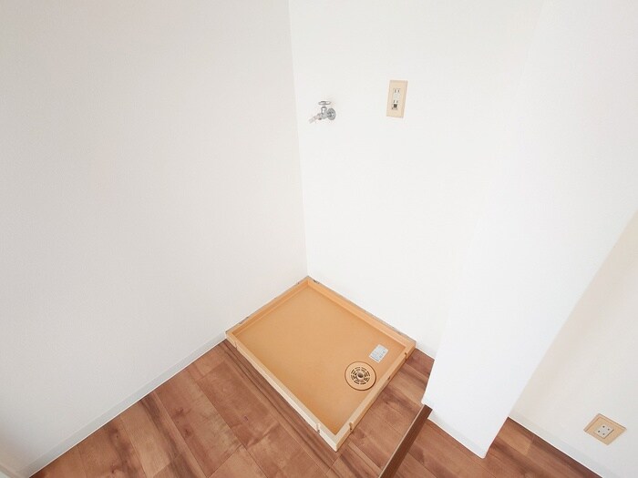 物件内観写真9　(洗濯機置場)