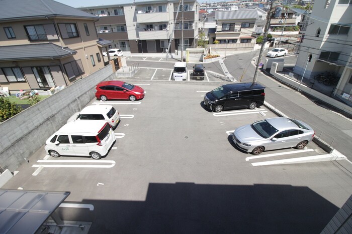 物件外観写真2　(駐車場)