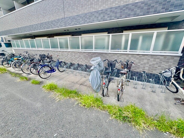 物件外観写真4　(駐輪場)