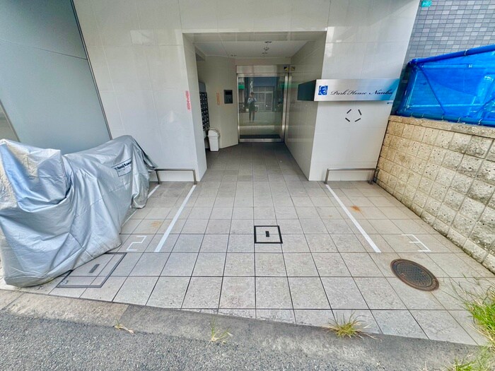 物件外観写真6　(エントランス部分)