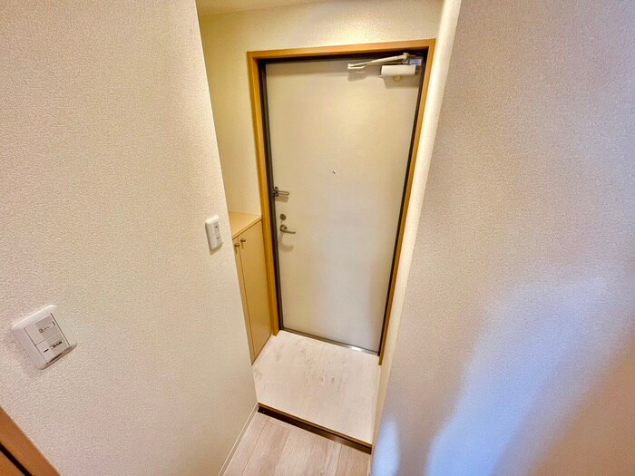 物件内観写真17　(玄関)