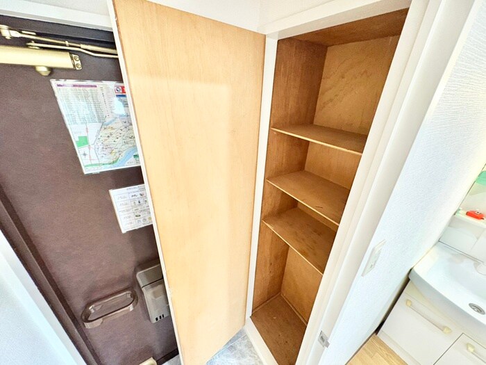 物件内観写真10　(靴箱)