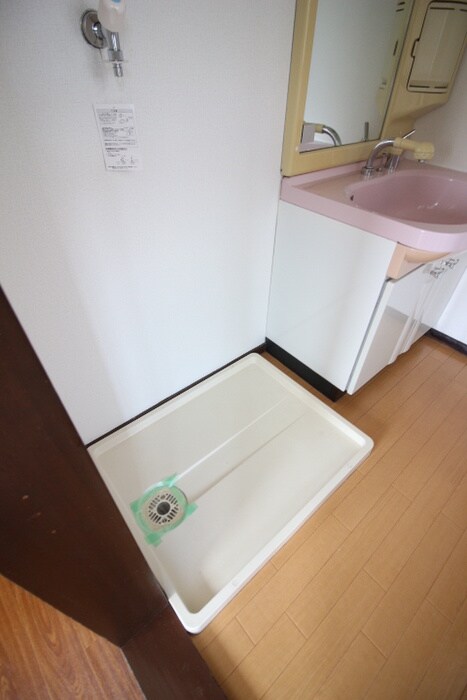 物件内観写真10　(洗濯機置場)