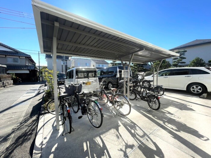 物件外観写真3　(駐輪場)