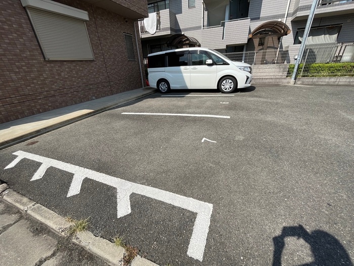 物件外観写真6　(駐車場)