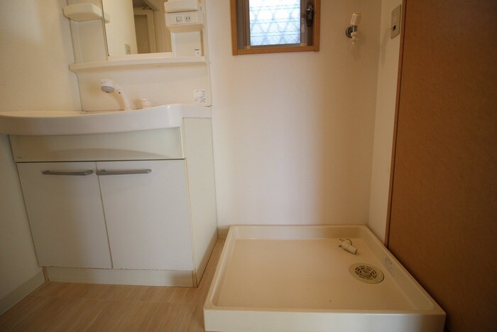 物件内観写真10　(洗濯機置場)