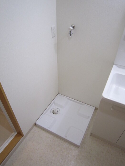 物件内観写真11　(洗濯機置場)