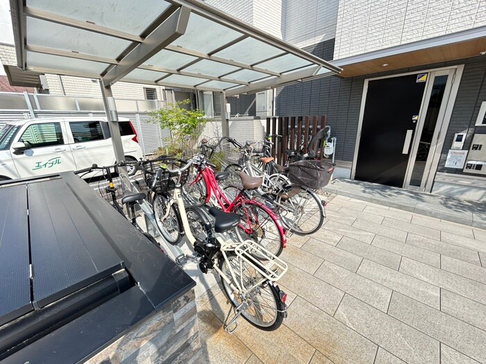 物件外観写真3　(駐輪場)