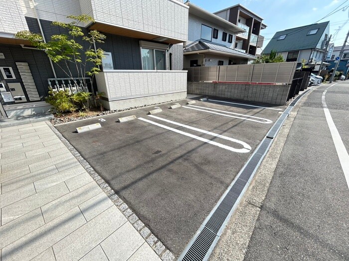 物件外観写真6　(駐車場)