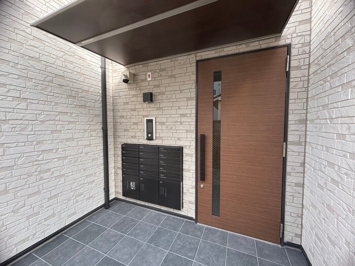 物件外観写真3　(エントランス部分)