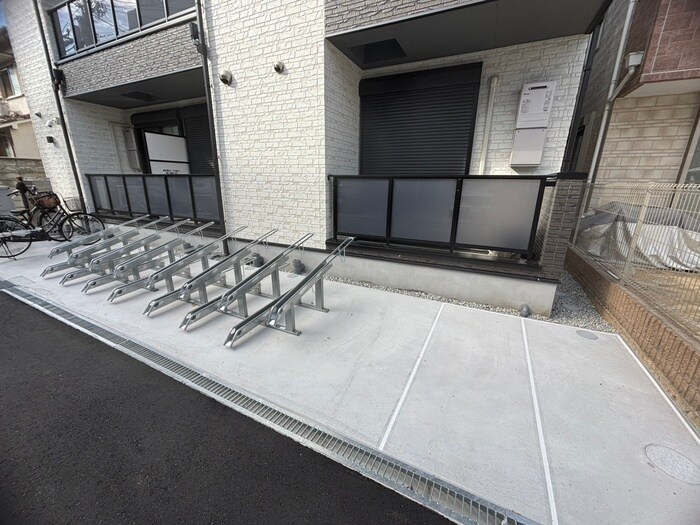 物件外観写真5　(駐輪場)