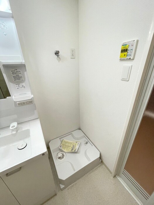 物件内観写真10　(洗濯機置場)