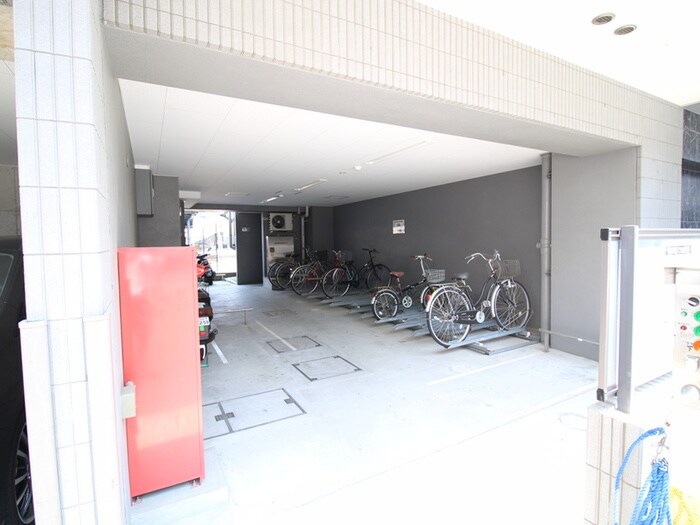 物件外観写真4　(駐輪場)